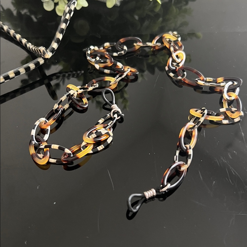 MacKenzie-Child’s Courtly Check Eyeglasses Chain - Picture 5 of 7